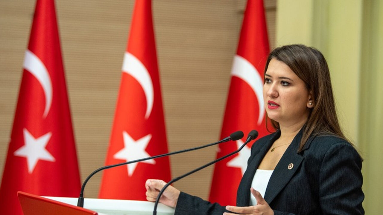 Gökçe Gökçen21412