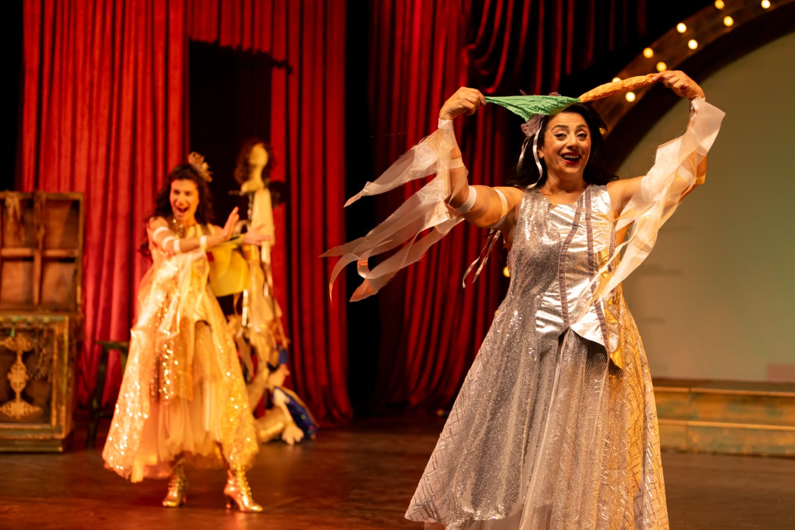 Ti̇yatronun Büyüsü (5)