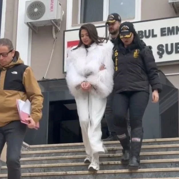 Merve Taskin Gozaltijfif 4 J5 N72Dn B E C2 D9 Y G P K Hfrw