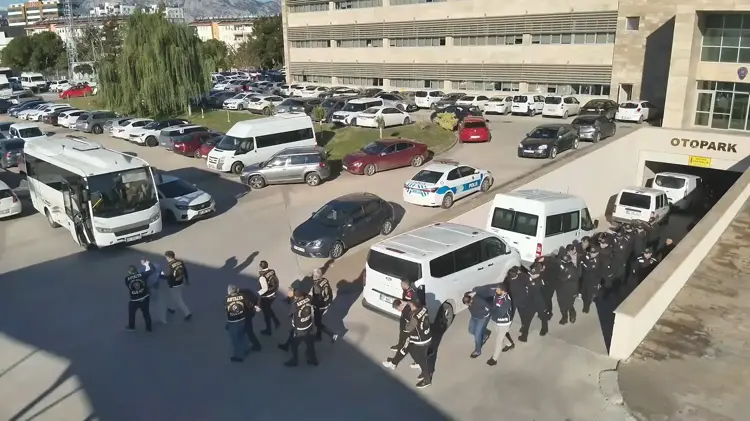 Gözaltı-14