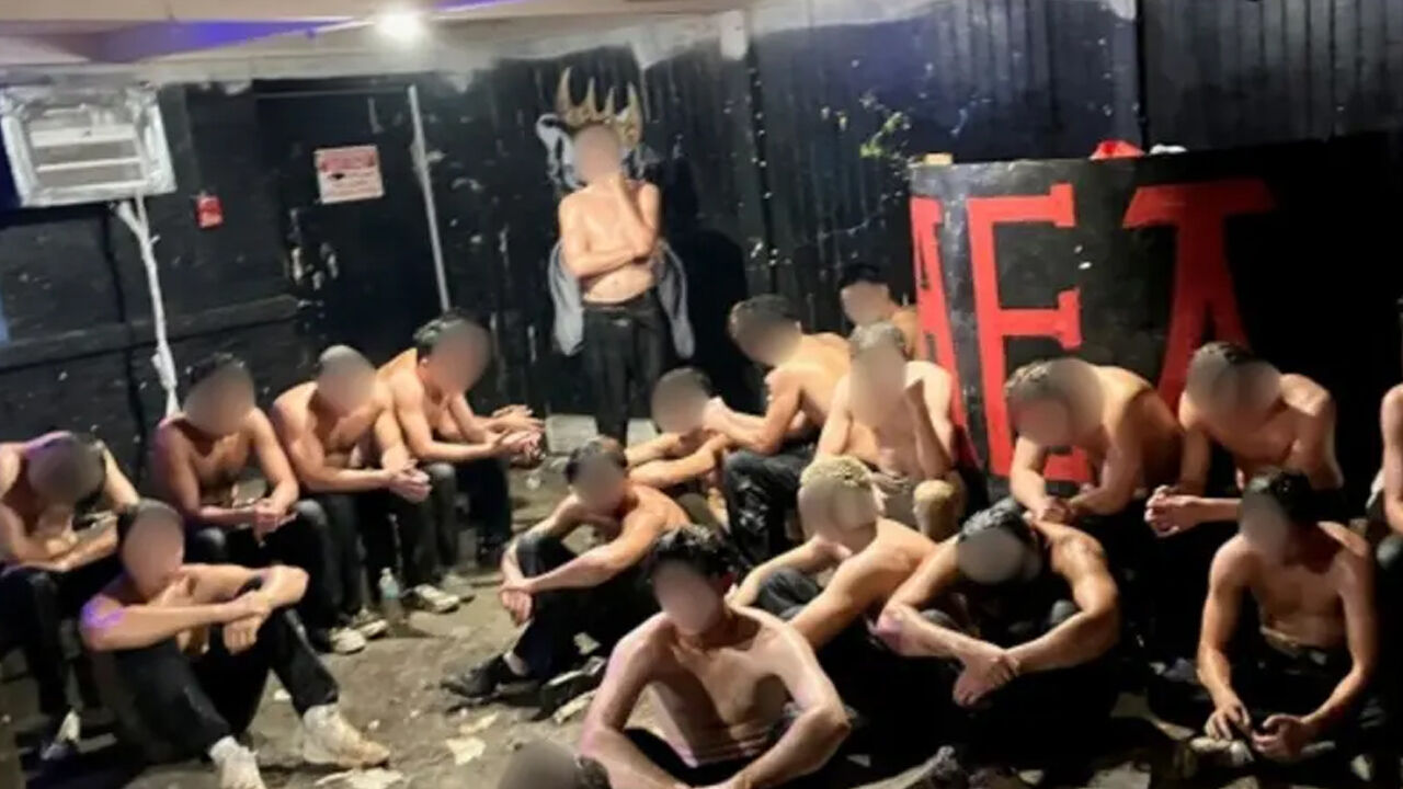 Yerin altından yarı çıplak halde 30 öğrenci çıktı! Bodrumda dehşet