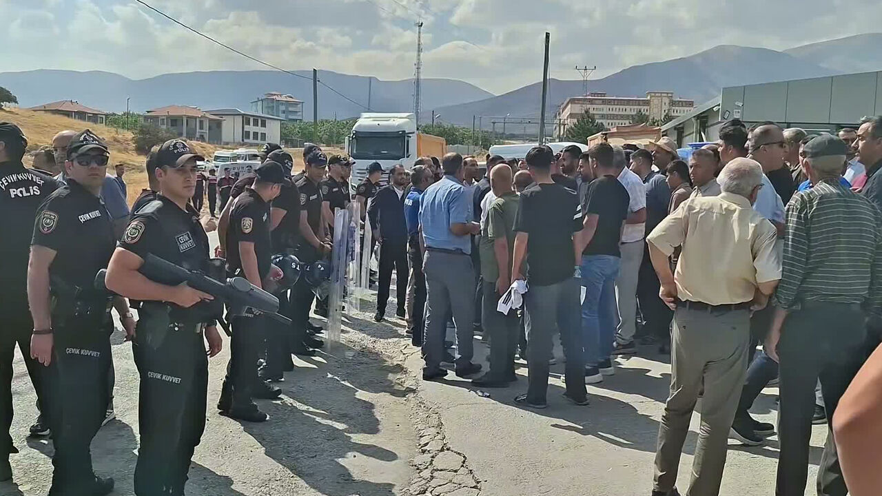 Malatya’da ölümlü kaza sonrası eylem: 'Kaç canın daha gitmesi gerekiyor?'