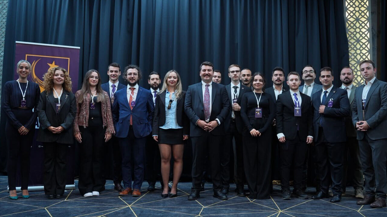 Hürriyet Partisi’nde Ali Gül yeniden genel başkan seçildi