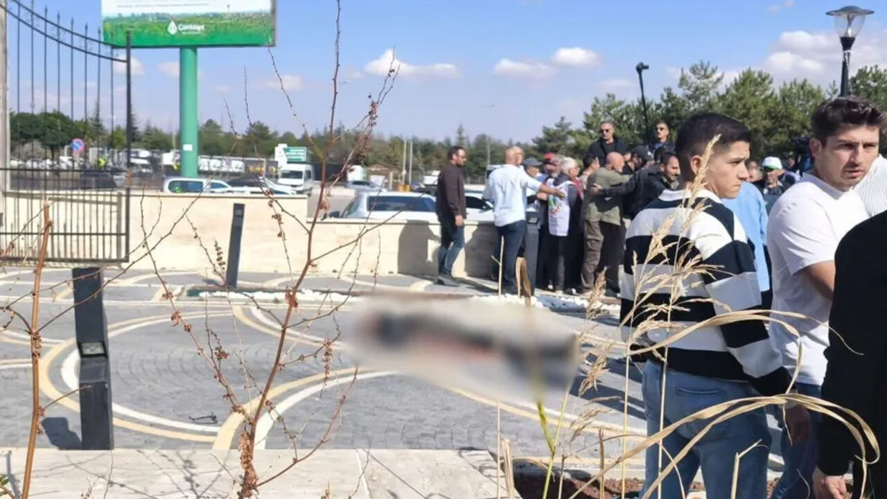 Bir emekli AYM önünde intihar girişiminde bulundu!