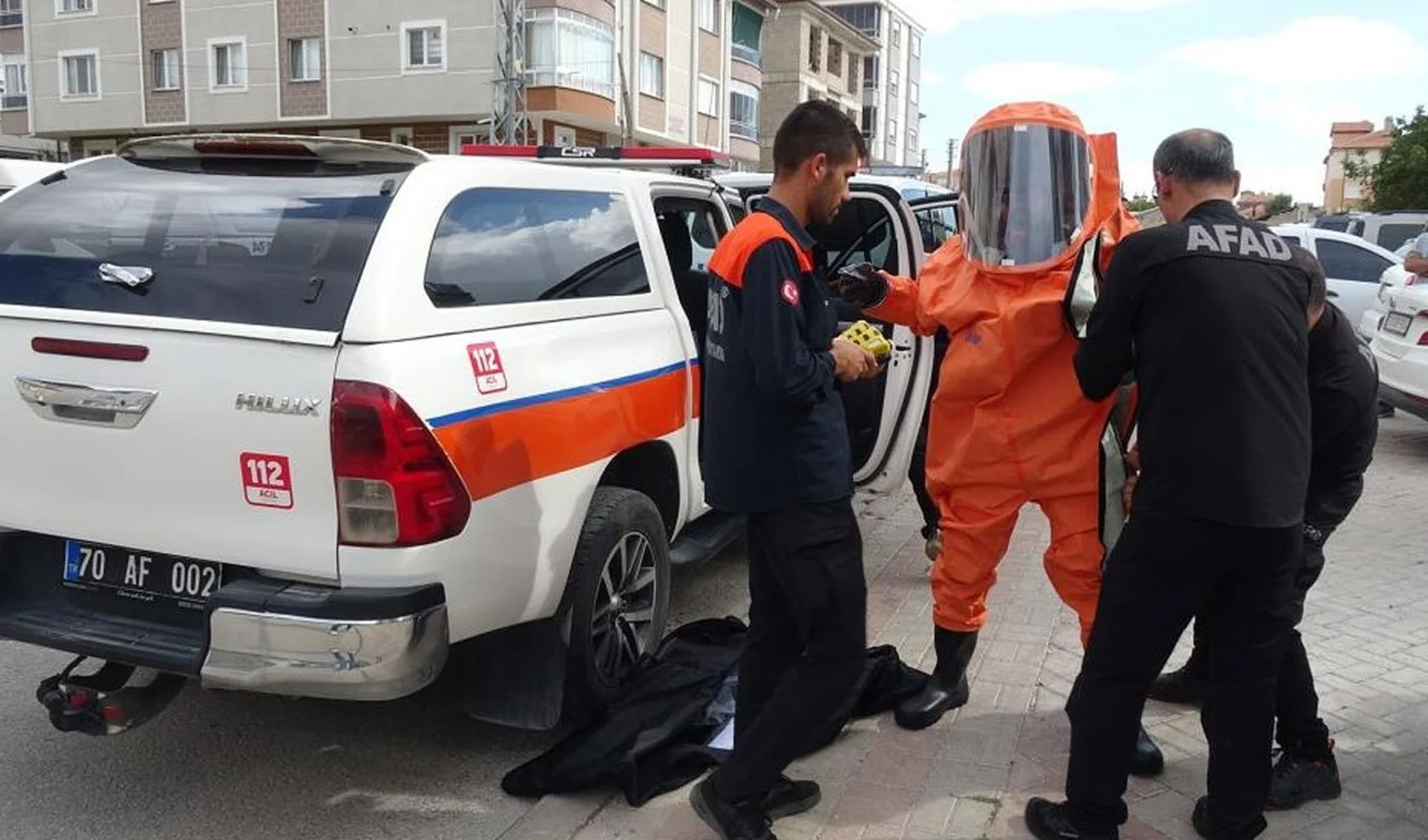 Kimyasal madde şüphesi: Evde ölü bulunan çiftin yaşadığı 11 katlı bina tahliye edildi