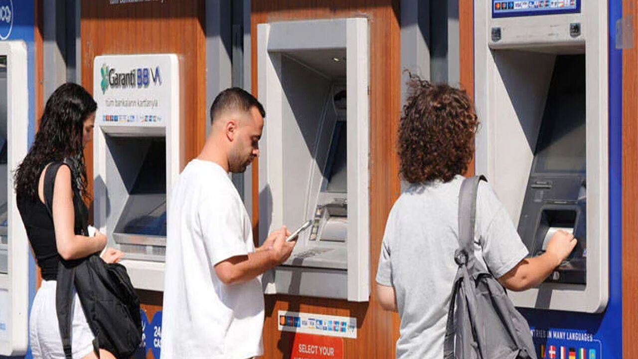 ATM'lerde kart devri kapanıyor: Şifre tuşlamak tarihe karışıyor
