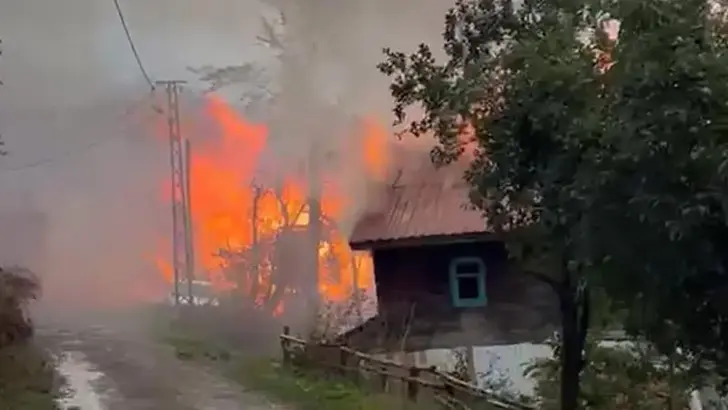 Kastamonu’da köy yangını: Alevler 6 eve sıçradı!