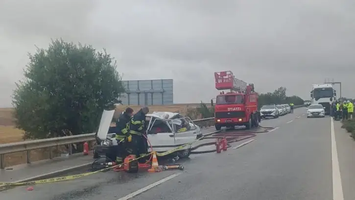 TAG Otoyolu’nda feci kaza: TIR otomobile arkadan çarptı, 2 kişi hayatını kaybetti!