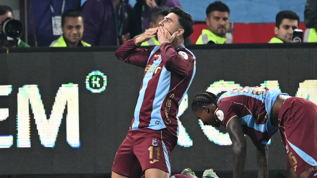 Trabzonspor kendi sahasında ağırladığı Beşiktaş'ı 2-0 mağlup etti
