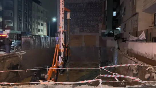 Bahçelievler’de istinat duvarı çöktü: 20 daire boşaltıldı!