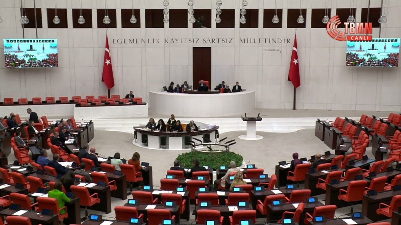 Meclis'te belediye operasyonları tartışması
