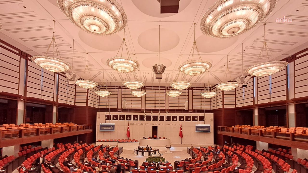 Erkek vekiller Meclis'te sezaryen doğum tartıştı!