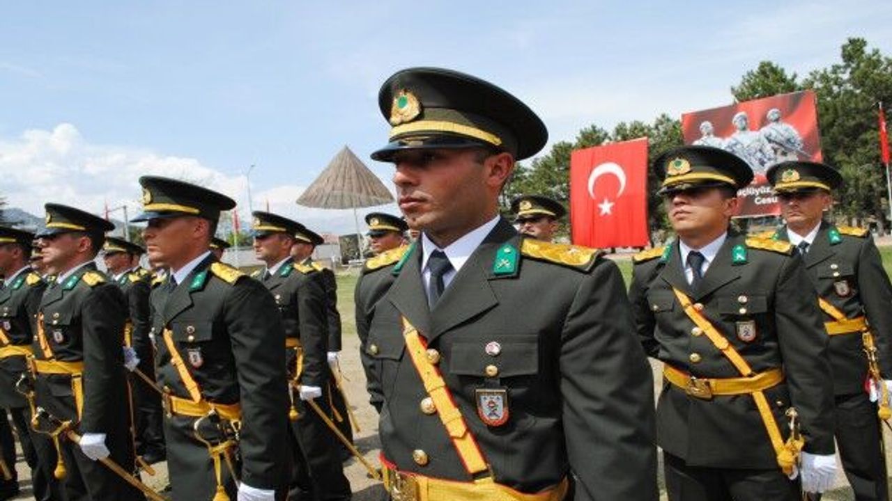 Erdoğan'a "rütbe bekleme sürelerinde değişiklik yetkisi" kabul edildi: CHP ve İYİ parti kurmayları tepkili