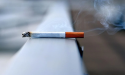 Yeni yasaklar yolda: Parklarda sigara yasak! Marketlerde tütün görünmeyecek