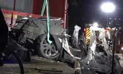 Tesla araç alev aldı! Sürücü ve iki çocuğu yanarak öldü...