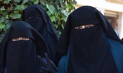 Okullarda burka giyilmesi yasaklandı
