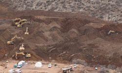 İliç maden davası: Avukat, mahkeme başkanının AKP'li vekille fotoğrafını heyete sundu, reddi hakim talebi reddedildi