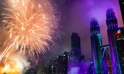 Malezya 2026'ya havai fişek gösterileriyle girdi