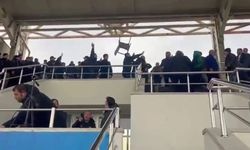 Maçta tribünler karıştı: Polis biber gazıyla müdahale etti