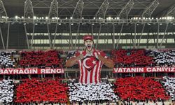 Sivasspor taraftarından alkış alan bayraklı koreografi