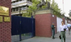 İngiltere İran'daki büyükelçiliğini kapattı