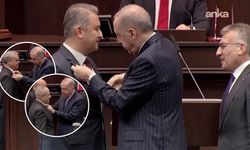Erdoğan, AKP'ye geçen vekillere rozetlerini taktı! İlginç anlar yaşandı