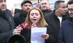 İşten çıkarılan personel belediye önünde kayyumu protesto etti