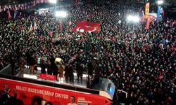 CHP lideri Özgür Özel Çekmeköy’de on binlerle buluştu