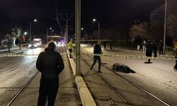 Eskişehir'de otomobil tramvaydan inen yolculara çarptı: Çok sayıda ölü var