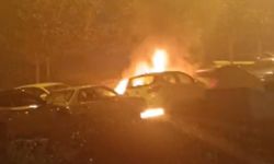 Beşiktaş'ta park halindeki 4 otomobil alev alev yandı! İşte o anlar...