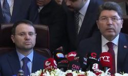 Adalet Bakanlığı'nda devir teslim töreni: Yılmaz Tunç, görevi Akın Gürlek'e devretti
