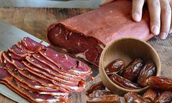 Ramazan sofraları pahalı: Pastırmada yıllık artış %40’ı aştı, dilimi 65 TL! Hurmanın kilosu 1000 TL