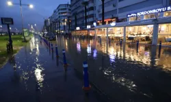 İzmir'de deniz kara ile birleşti