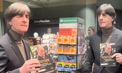 Joachim Löw'ün Atatürk sevgisi! Göğsünü gere gere gösterdi