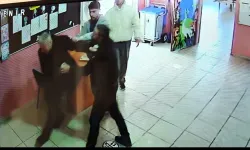 Okul basıp iki müdürü yumrukladı