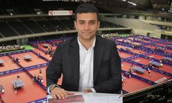 Federasyon başkanı Romanya'daki şampiyona için kafileye eşi ve 2 küçük çocuğunu sporcu diye aldı