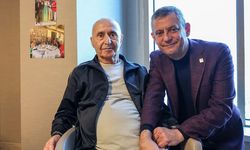 CHP lideri Özgür Özel, eski Genel Başkan Hikmet Çetin’i hastanede ziyaret etti