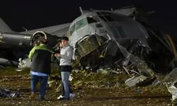 Para taşıyan askeri uçak düştü! Paralar etrafa saçıldı