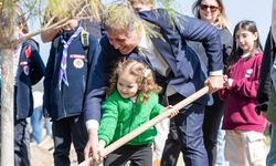 Cemil Tugay çocuklara verdiği sözü tuttu: Fidanlar toprakla buluştu