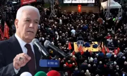 Bursalılar Mustafa Bozbey için belediye binası önünde toplandı