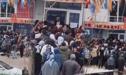 AKP binasında bayram harçlığı kuyruğu...