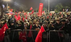 CHP lideri Özgür Özel on binlerle buluştu: Bir yıl sonra yine Saraçhane'de!