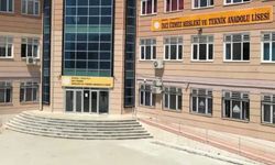 Öğretmen okulda Atatürk’e hakaret etti! Öğrenciler tepki gösterdi