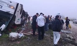 Adana'da yolcu otobüsü devrildi! Çok sayıda ölü ve yaralı