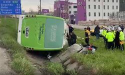 Öğretmen ve öğrencileri taşıyan otobüs devrildi! Çok sayıda yaralı var