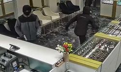 Konya'da oyunca silahla sahte bilezik çalan ikisi çocuk üç kişi tutuklandı