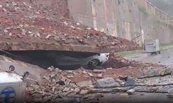 İstanbul'da bir ortaokulun istinat duvarı çöktü! İlk gelen görüntüler...