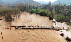 Sağanak ve fırtına vurdu: Mahsur kalan yurttaşlar için kurtarma çalışması