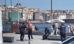 Sirkeci’de dehşet anları! 'Kopart kıyameti' diyerek döner bıçağıyla kendi boğazını kesti