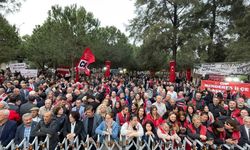 Meslek Fabrikası nöbeti: 'Mücadele İzmir’in her sokağında sürecek’